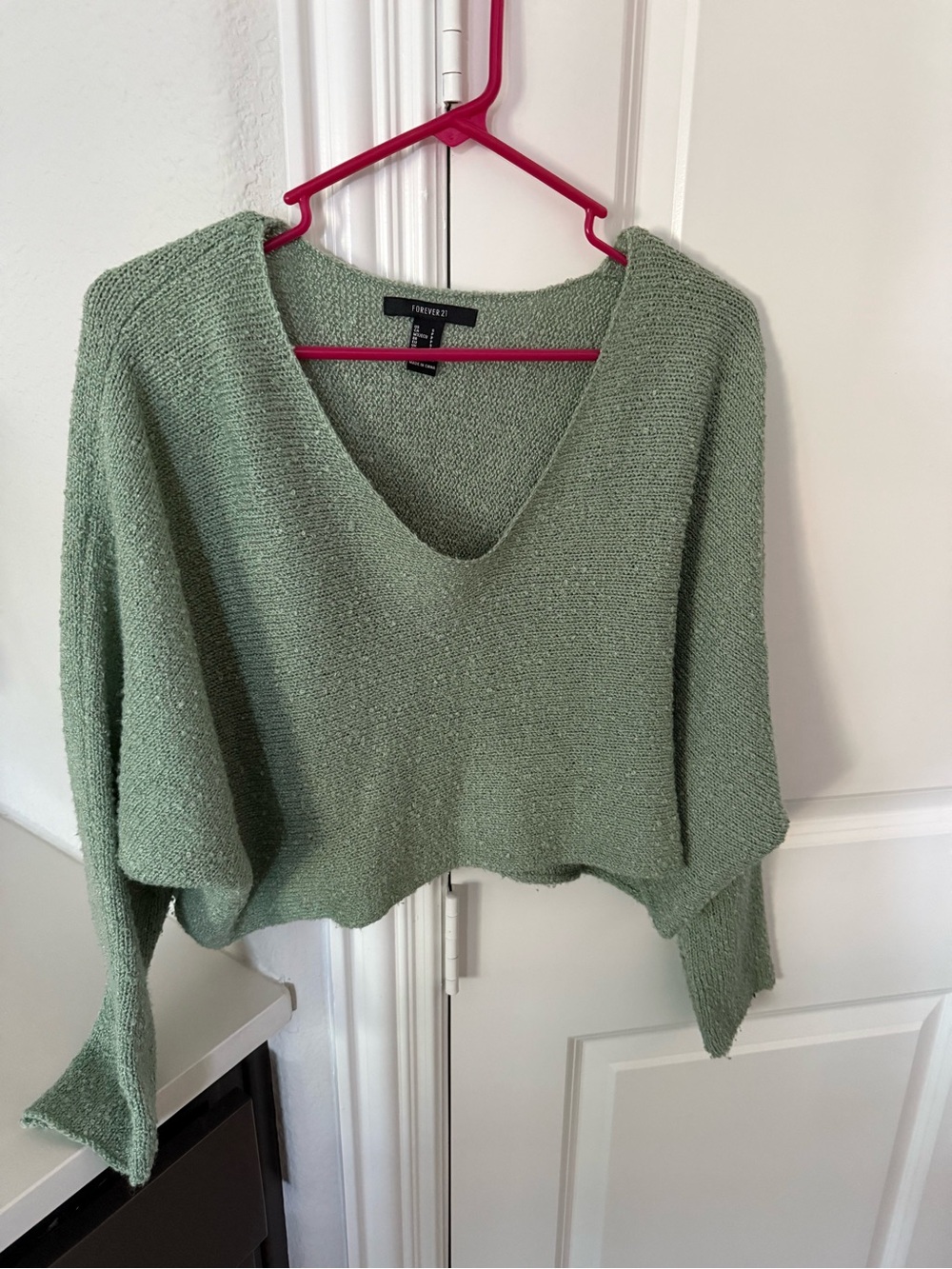 Forever 21 Light Sage Green V-Neck Cropped Knit Sweater